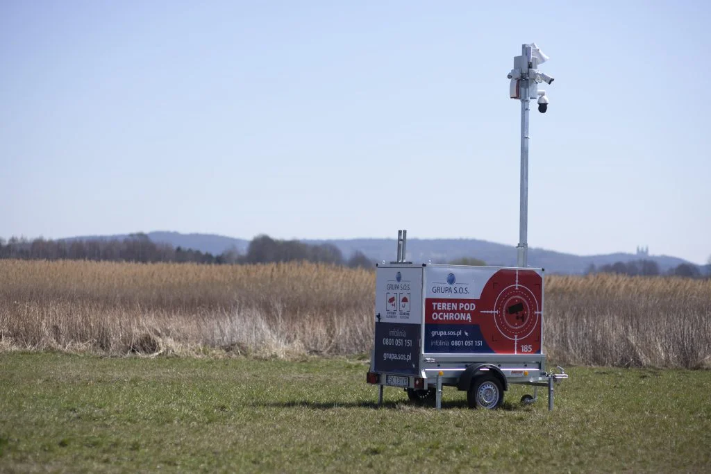 Mobilna wieża dozorująca CCTV na terenie otwartym